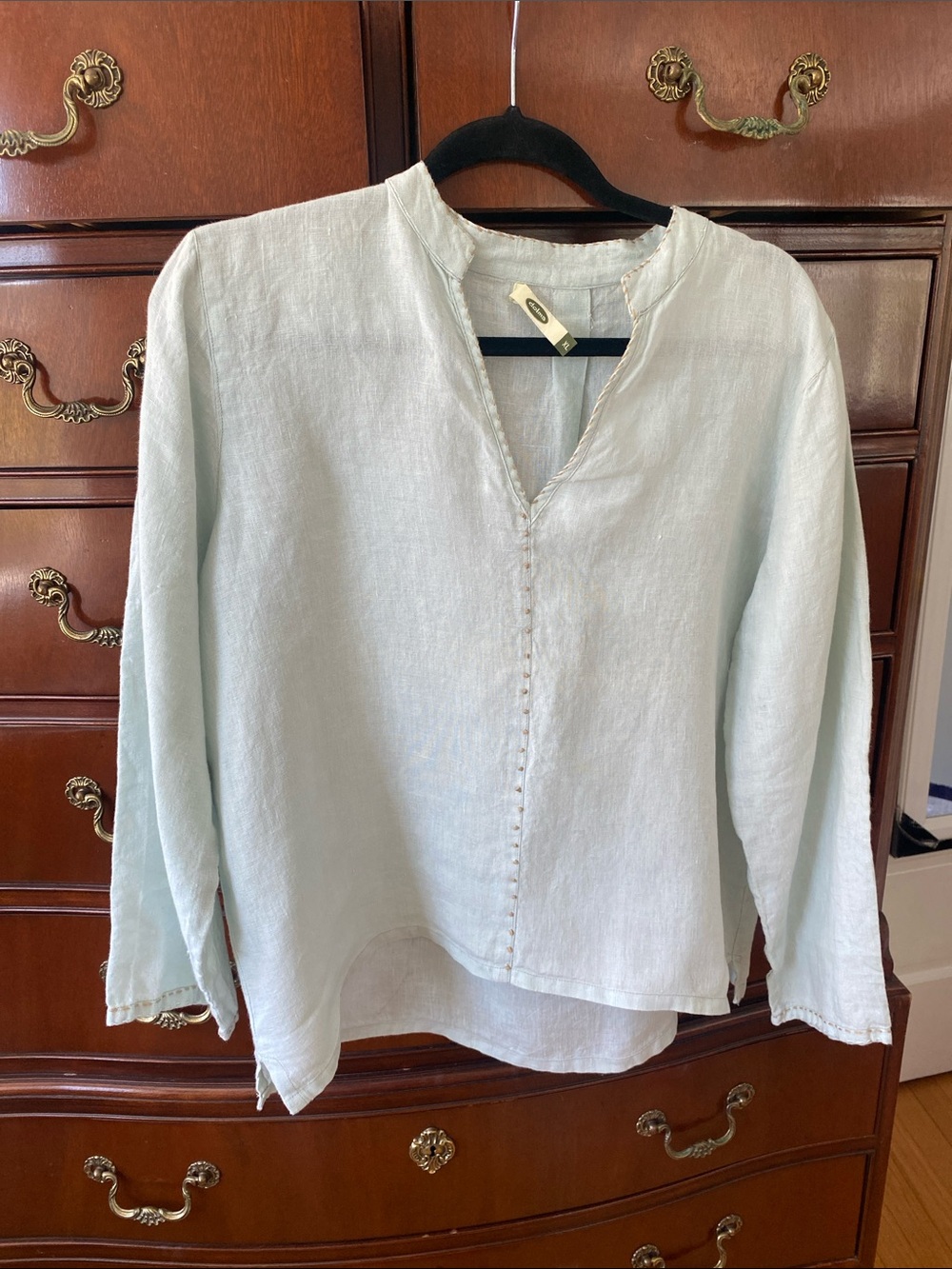 Light Mint Long-Sleeve V-Neck Linen Top
